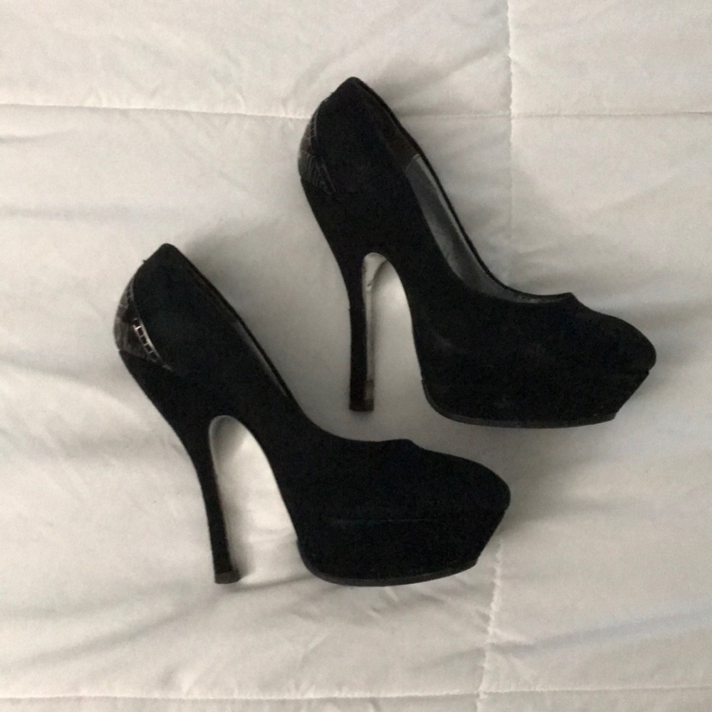 Bakers Black Suede Pumps